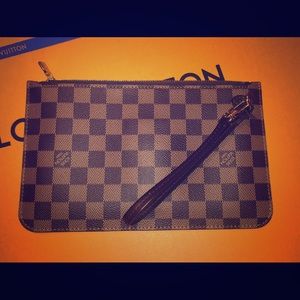 Louis Vuitton Neverfull Pouchette (GM)
